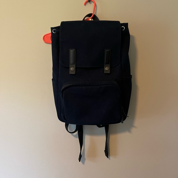 everlane the modern snap backpack navy black leather - Picture 2 of 5